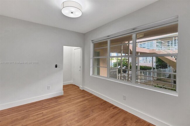 Building Photo - 6881 Bay Dr
