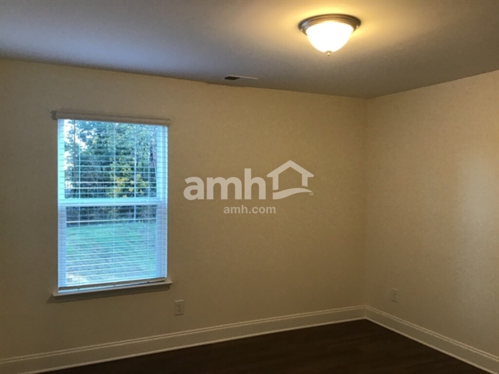 Building Photo - 84 Lindridge Dr