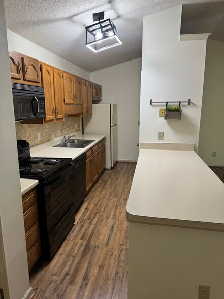 Building Photo - 5928 W Friendly Ave
