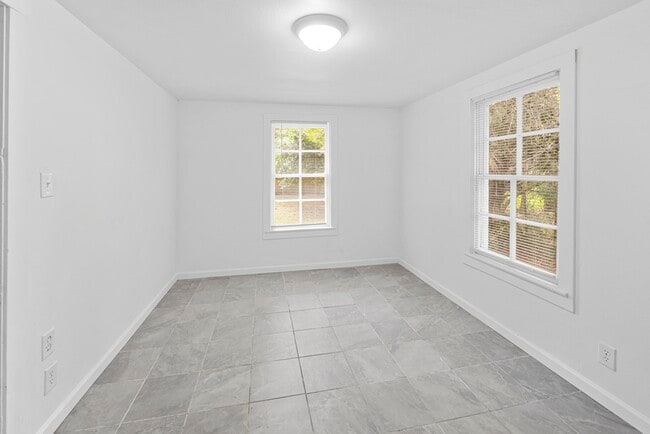 Building Photo - 324 Dixie St