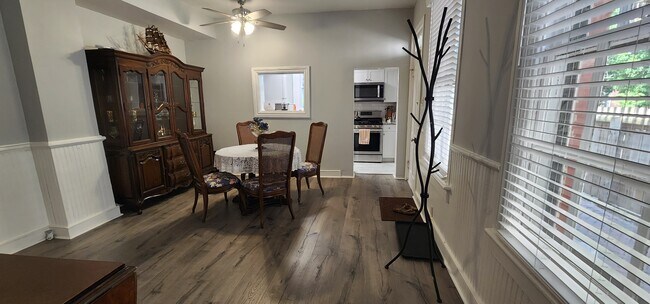 Building Photo - 1322 Floyd Ave