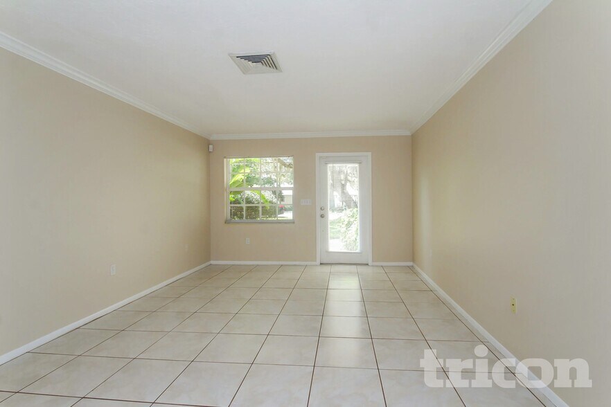 Building Photo - 8105 Longbay Blvd