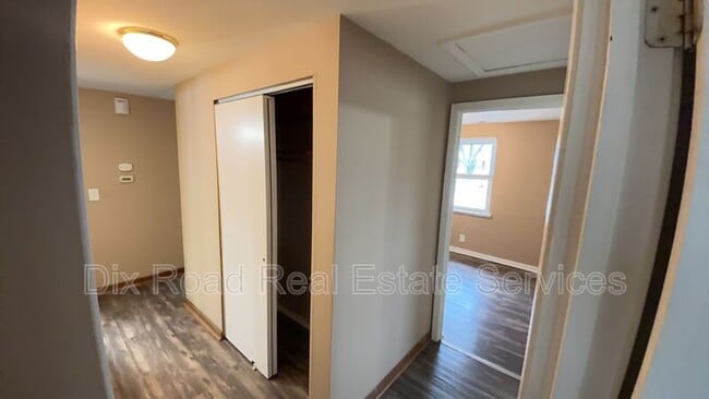 Building Photo - 163 Tecumseh Dr