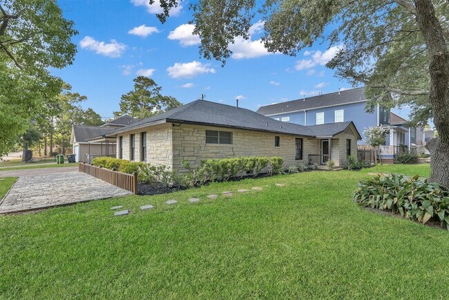 Building Photo - 416 Milwaukee St