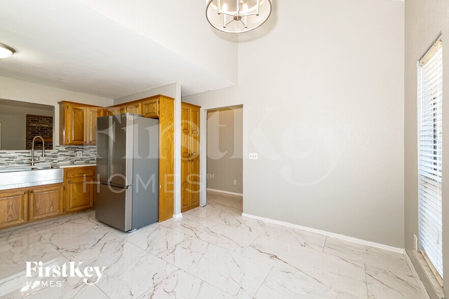 Building Photo - 1912 Dena Dr