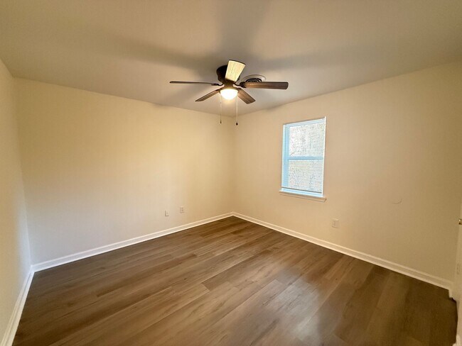 Building Photo - 1615/1617 Cedar Shoals Dr