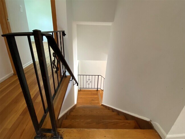 Building Photo - 213 Fort Lee Pl
