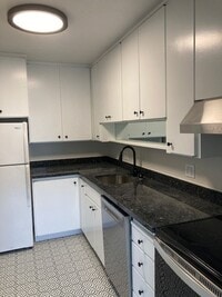 Building Photo - Updated extra large one bedroom at Woodlake