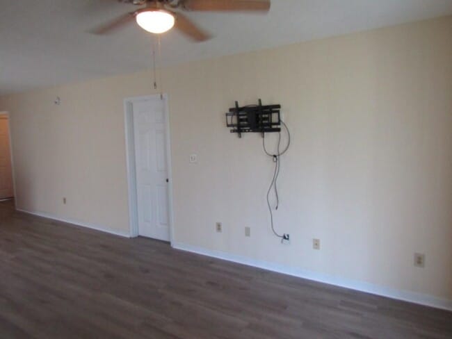 Building Photo - 1095 Plantation Dr