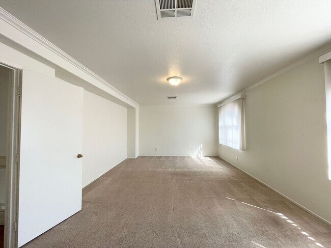 Building Photo - GATED COMMUNITY WITH POOL! Brand New Carpe...