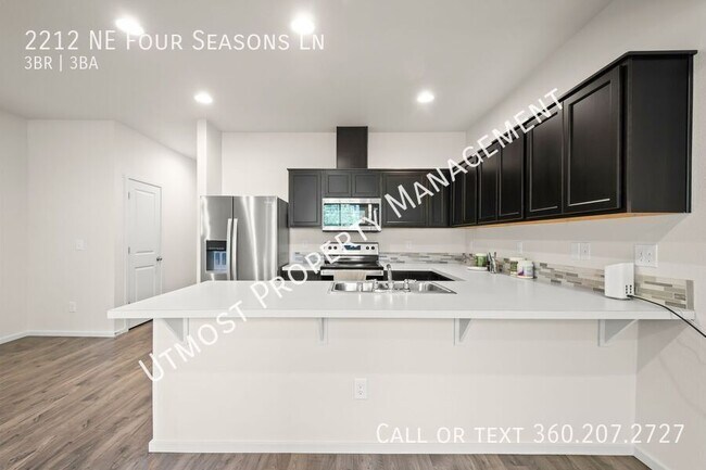 Building Photo - 2212 NE 4 Seasons Ln