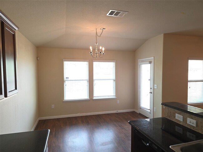 Building Photo - 602 Mitchell Dr