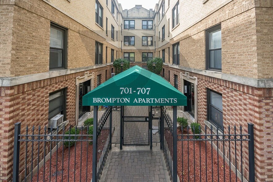 Building Photo - 711 W Brompton Ave