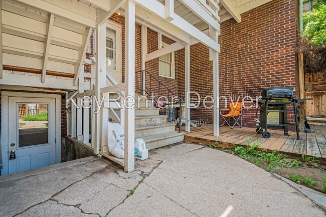 Building Photo - 945 N Washington St