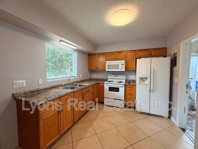 Building Photo - 2114 Dora St