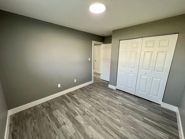 Building Photo - Massive Space! 4 Bedrooms 2 Bathrooms - Cr...