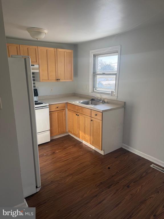 Building Photo - 3531 W 13th St