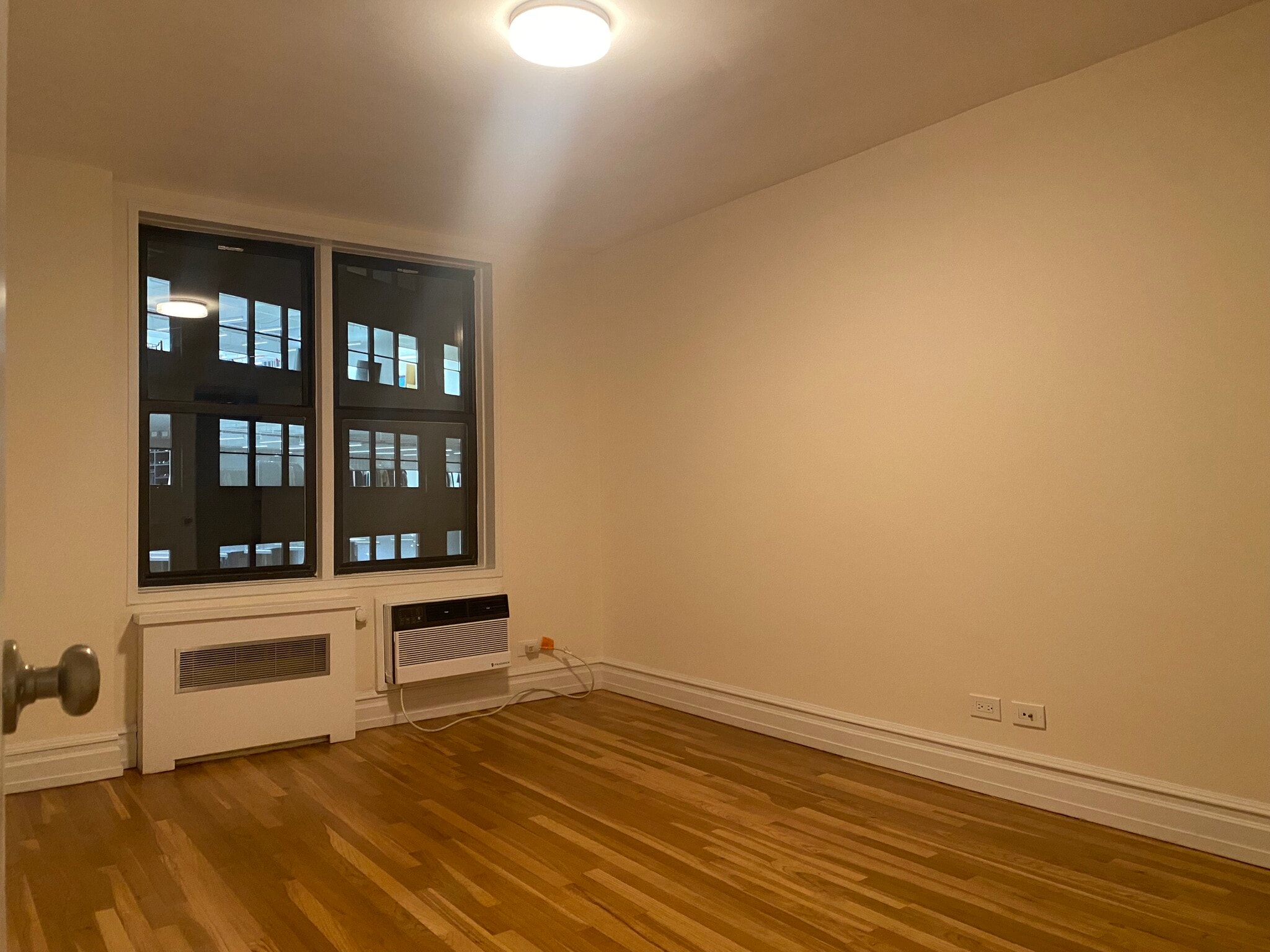 Building Photo - 319 W 13th St