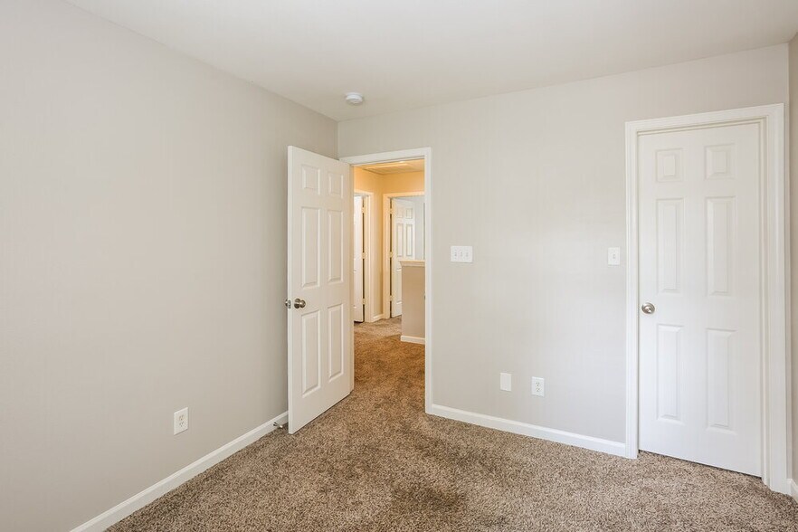 Building Photo - 1223 Hipp Rd