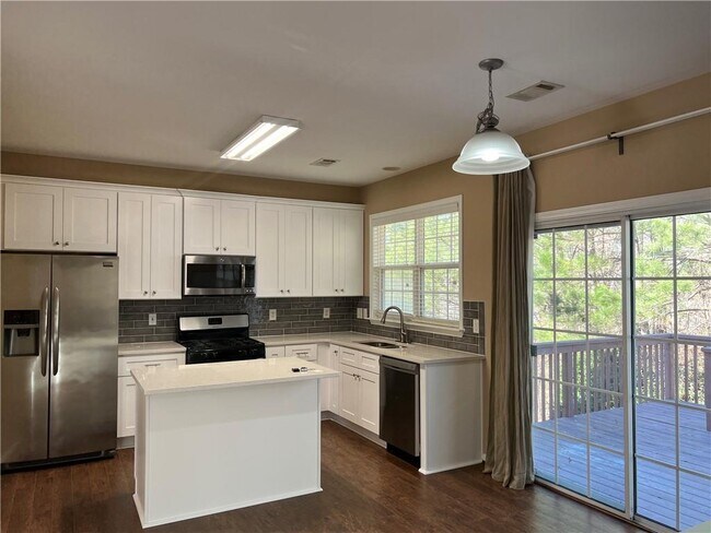 Building Photo - 3413 Stoneham Dr NW