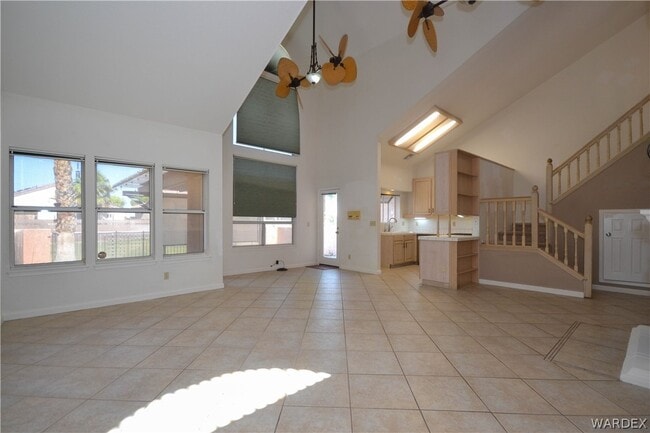 Building Photo - 2911 Country Club Dr