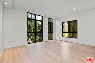 Building Photo - 428 Arnaz Dr