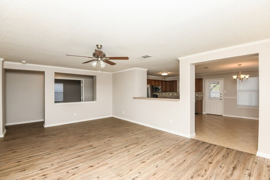 Building Photo - 1333 Fox Glenn