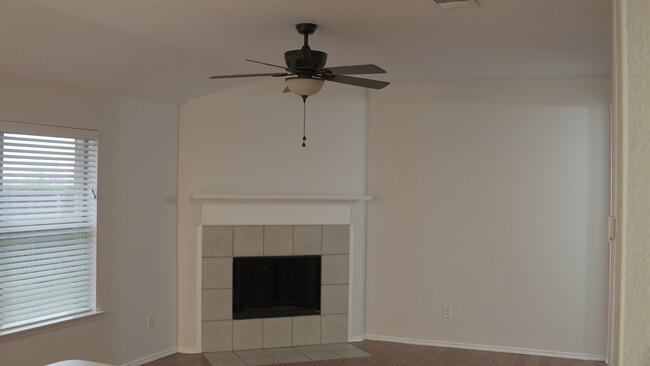 Building Photo - 2512 Douglas Dr