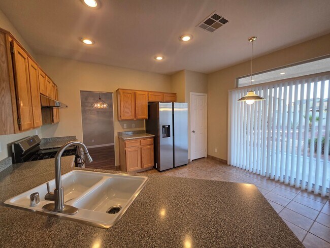 Building Photo - 748 Maccabe Ave