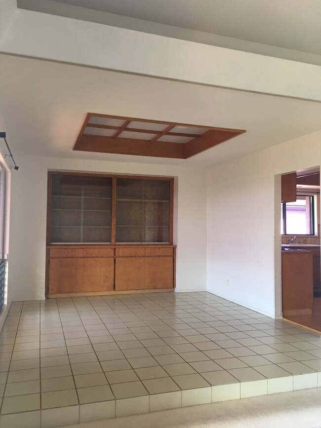 Building Photo - 98-673  KAAHELE STREET