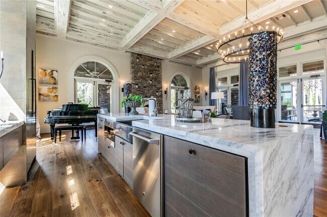 Building Photo - 5005 San Martino Dr