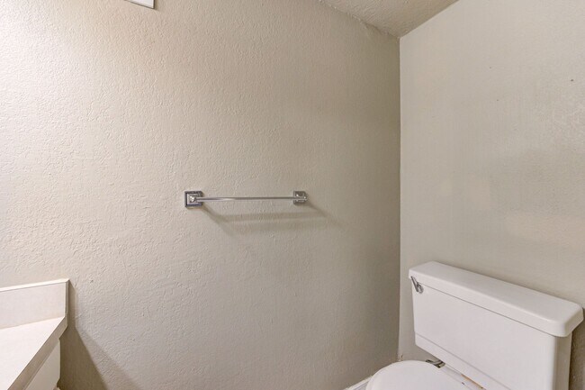 Building Photo - Cute Townhouse in the Heart of Norman, just minutes from OU!
