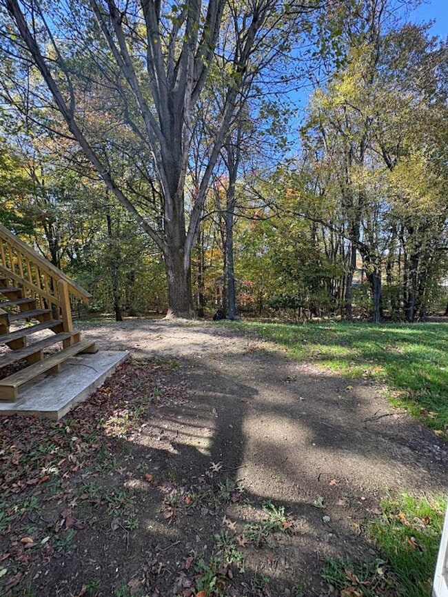 Building Photo - Three bedroom two bathroom home for rent