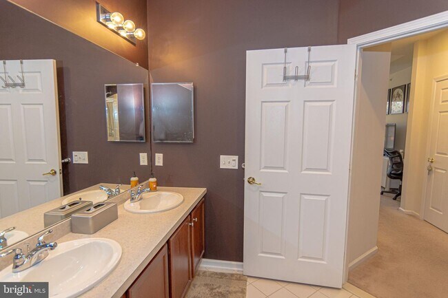 Building Photo - 832 Timberlake Dr