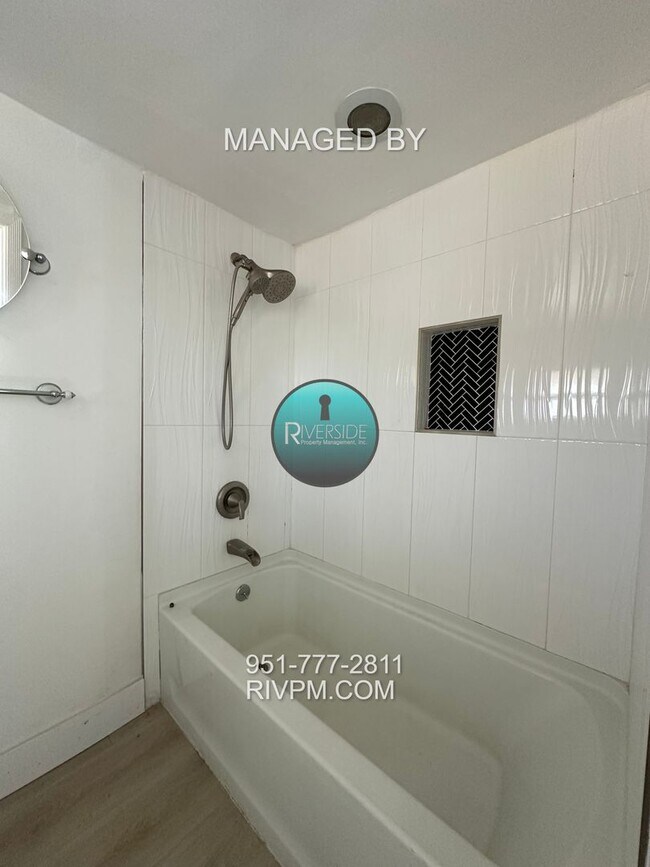 Building Photo - Beautifully Updated 2-Bed, 2-Bath Riverside Home on a Huge Lot!