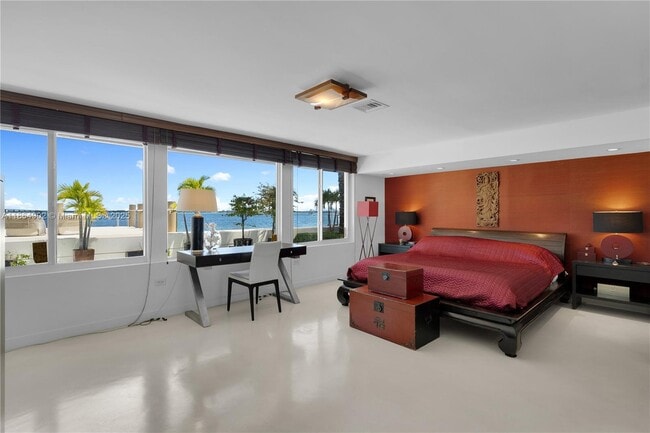 Building Photo - 1111 N Venetian Dr