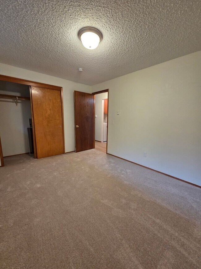 Building Photo - S185 Duplex