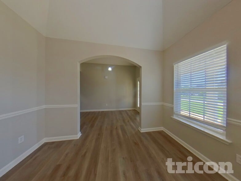 Building Photo - 496 Birchwood Dr