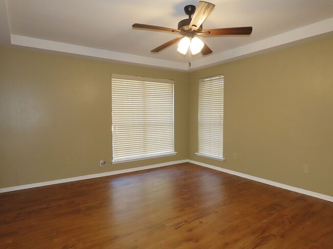 Building Photo - South Tyler - Beautiful 3 Bedroom, 2 Bath ...