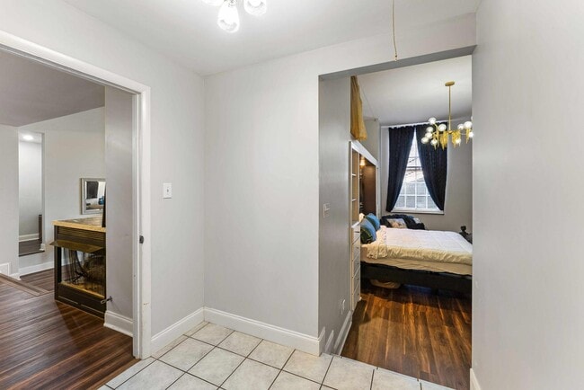 Building Photo - 523 N Bertrand St