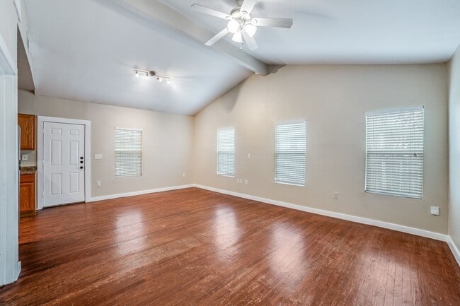 Building Photo - TOBIN HILL COTTAGE