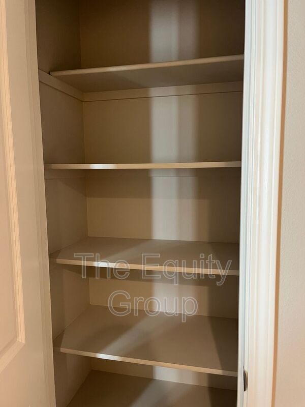 Building Photo - 405 S Summit St