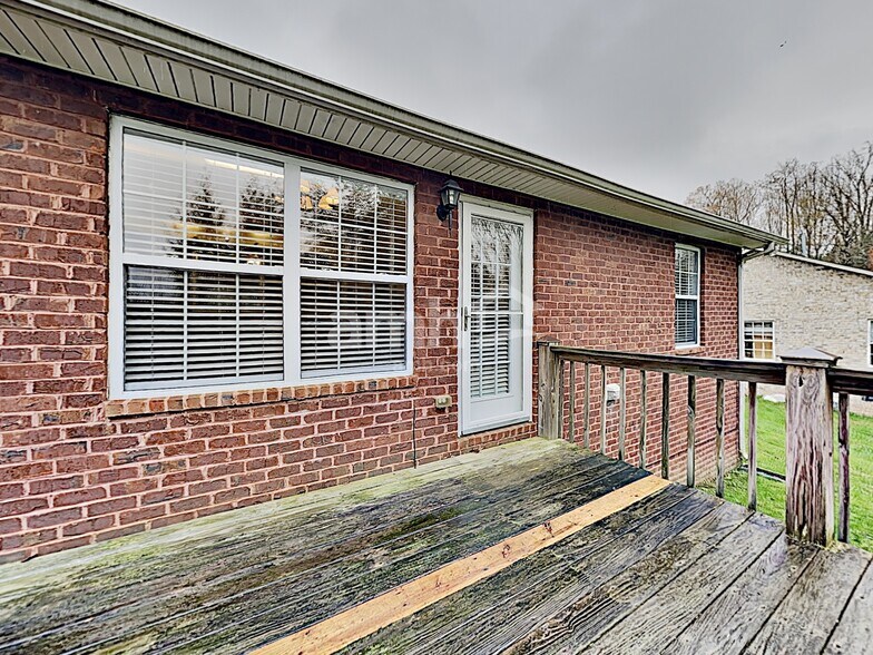 Building Photo - 7044 Pelsor Ln
