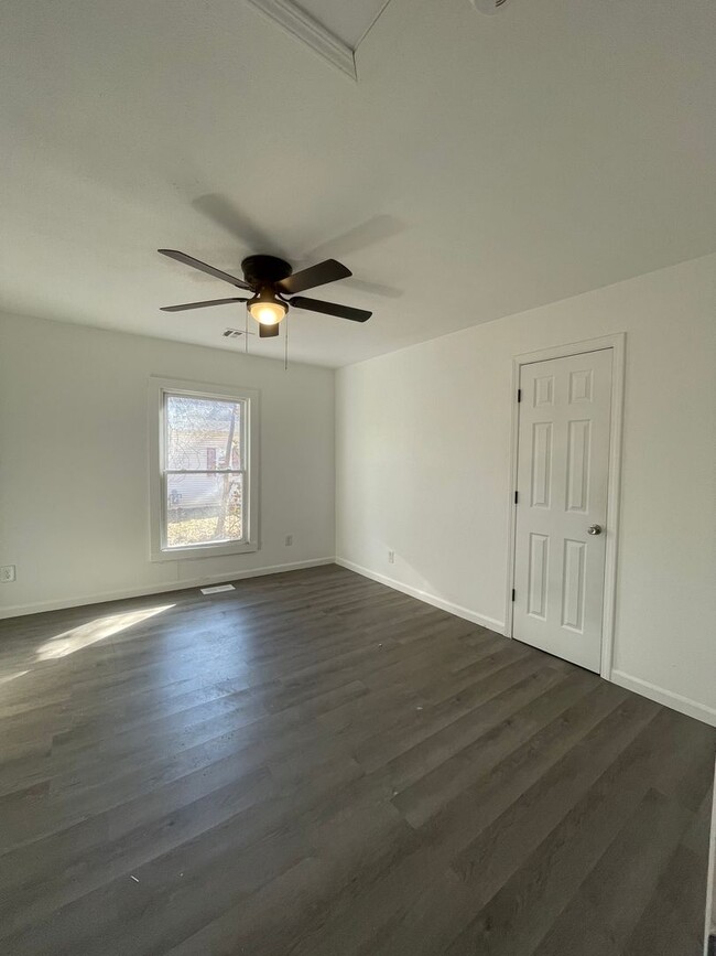 Building Photo - Recently Remodeled 2 bedroom 2 full bathro...