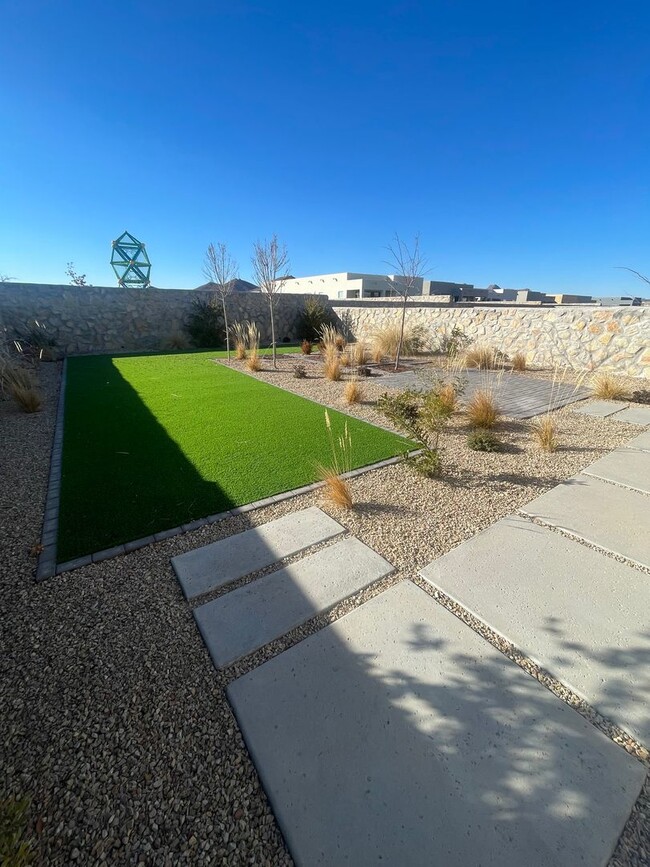 Building Photo - Beautiful Newly Constructed Home in Metro ...