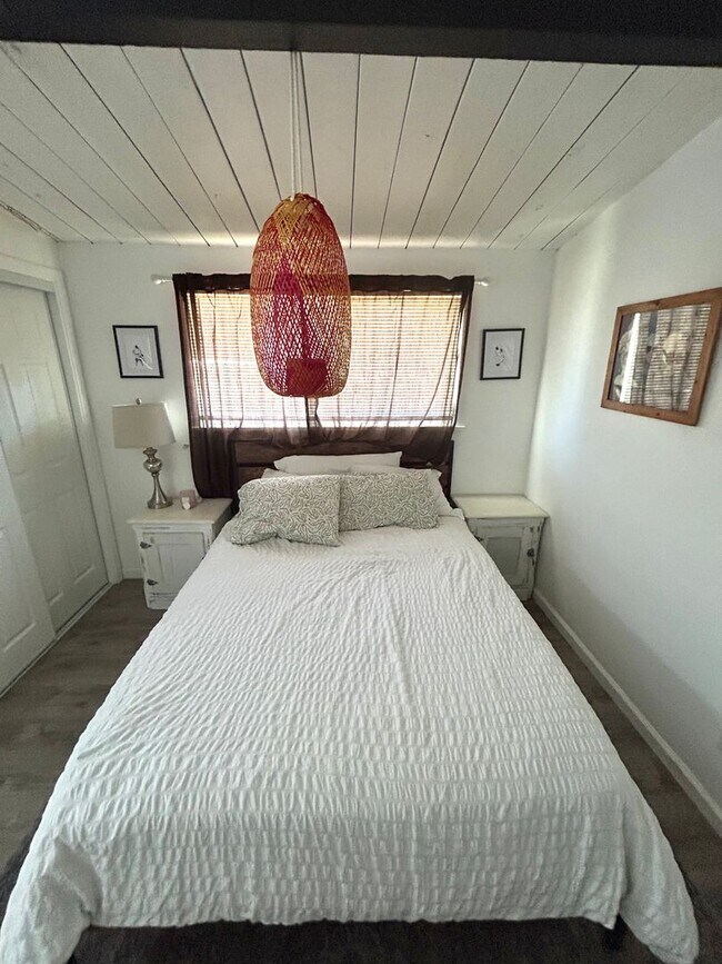 Building Photo - Adorable 2 bedroom 1 bathroom home