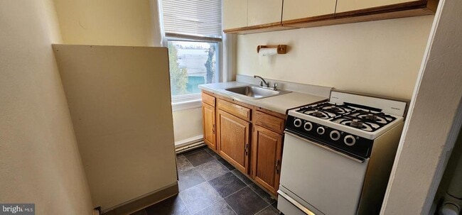 Building Photo - 33 S York Rd