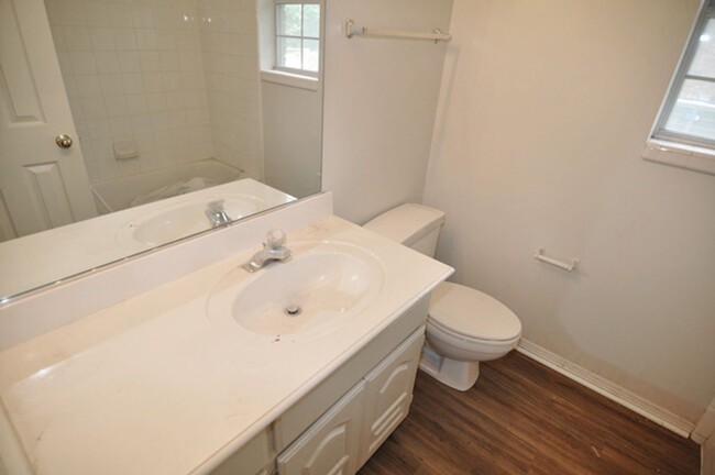 Building Photo - Hurst 3-2-2 Birdville ISD Quick Move-In
