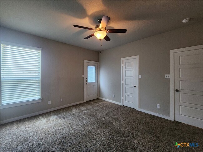 Building Photo - 1143 Creekside Orchard