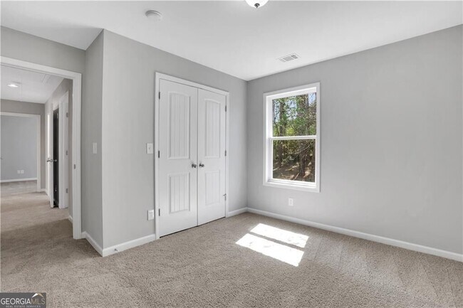 Building Photo - 2431 Woodside Way